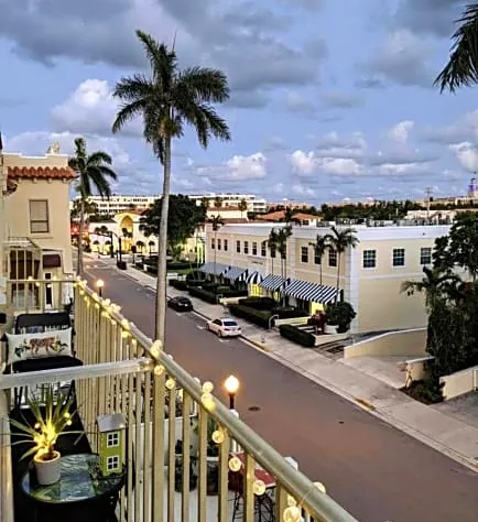 Palm Beach Historic Hotel with Juliette Balconies! 2 blocks from beach! hotel detail image 2