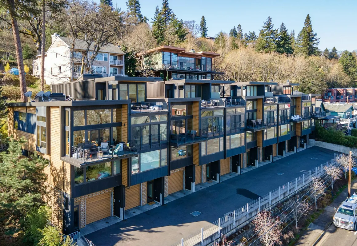 ALOFT Airy Design Townhouse with Columbia River View by RedAwning hotel hero