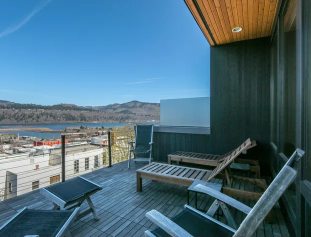ALOFT Airy Design Townhouse with Columbia River View by RedAwning hotel detail image 2