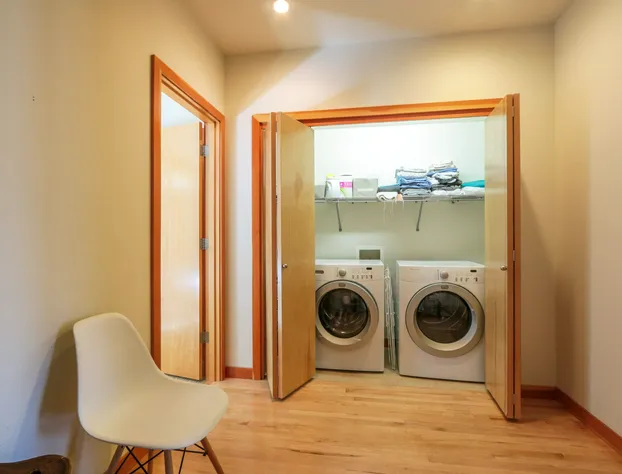 ALOFT Airy Design Townhouse with Columbia River View by RedAwning hotel detail image 3