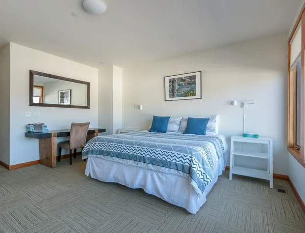 ALOFT Airy Design Townhouse with Columbia River View by RedAwning hotel detail image 4