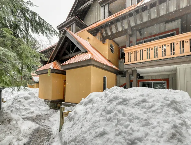 Stoney Creek Sunpath by Whistler Premier hotel detail image 2