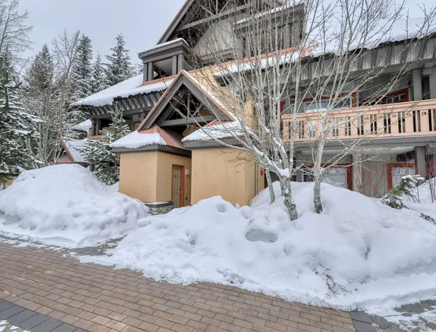 Stoney Creek Sunpath by Whistler Premier hotel detail image 4