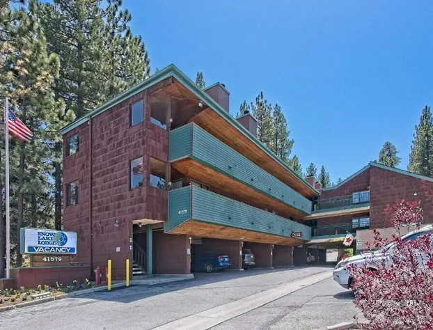 Getaways at Snow Lake Lodge hotel detail image 1