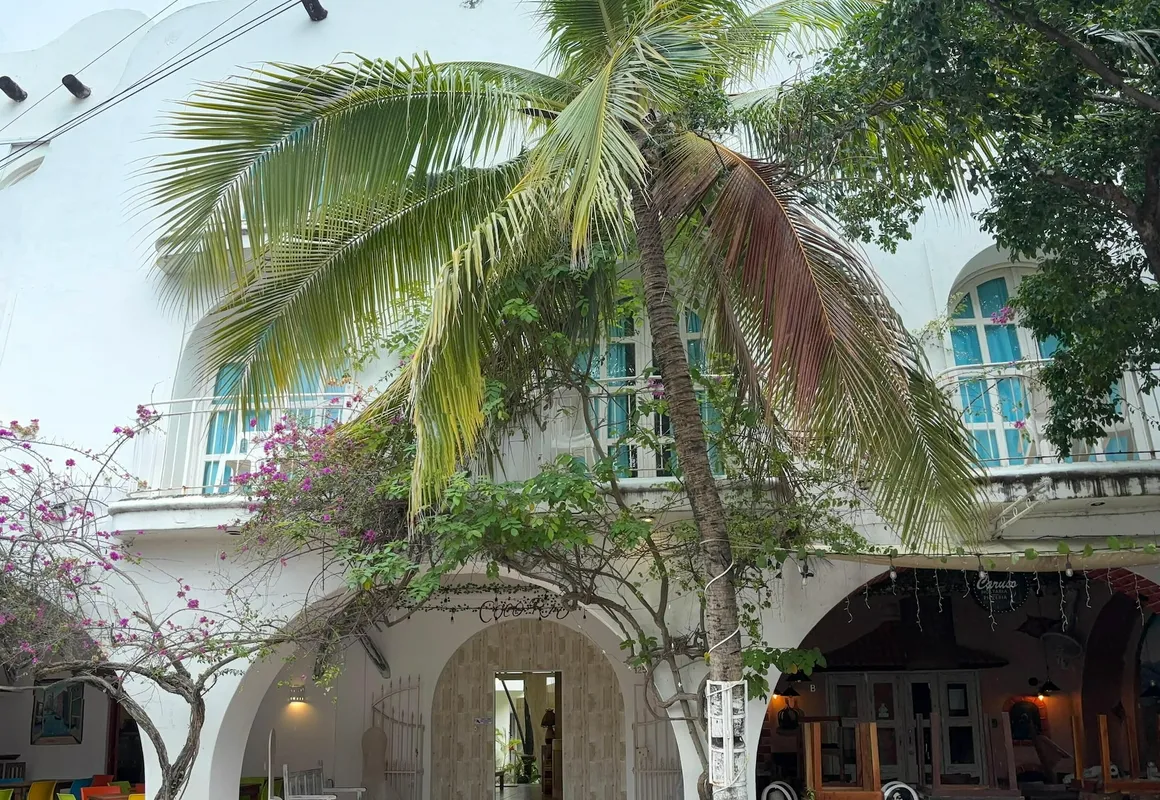 Coco Río hotel hero