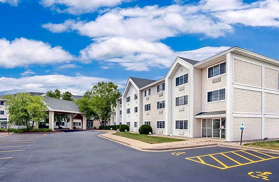 Cobblestone Suites Oshkosh hotel hero