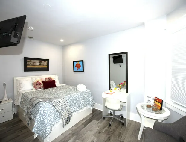 Serene Niagara Inn hotel detail image 4