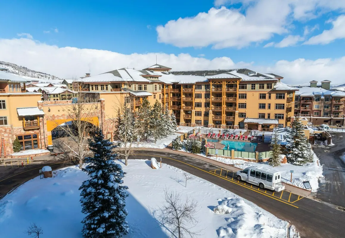 Sundial Lodge hotel hero