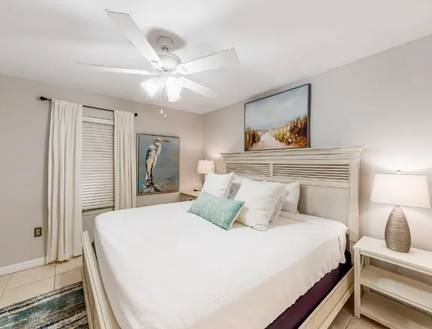 Pelican Beach Resort Rentals hotel detail image 4