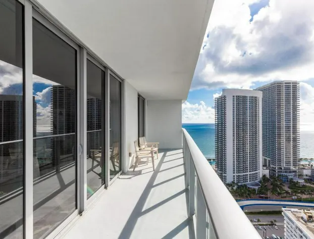 Modern 3 bedroom at Hollywood Beach Resort 28th floor hotel detail image 1