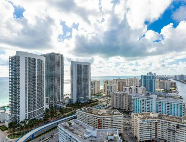 Modern 3 bedroom at Hollywood Beach Resort 28th floor hotel detail image 2