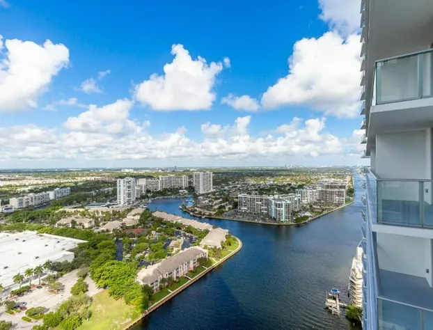 Modern 3 bedroom at Hollywood Beach Resort 28th floor hotel detail image 4