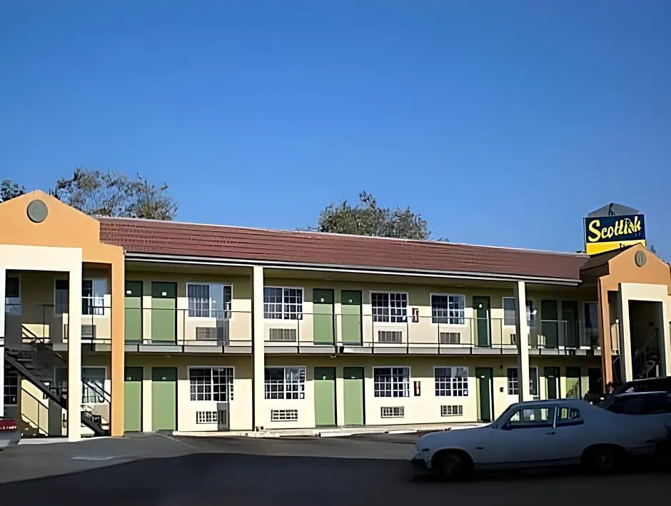 Scottish Inns Whittier hotel hero