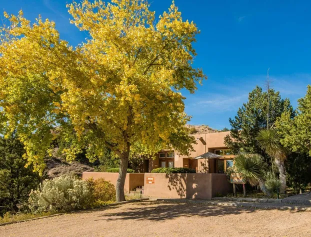 Acoma - Majestic Views, Near the Santa Fe Opera and Four Seasons in Tesuque hotel detail image 1