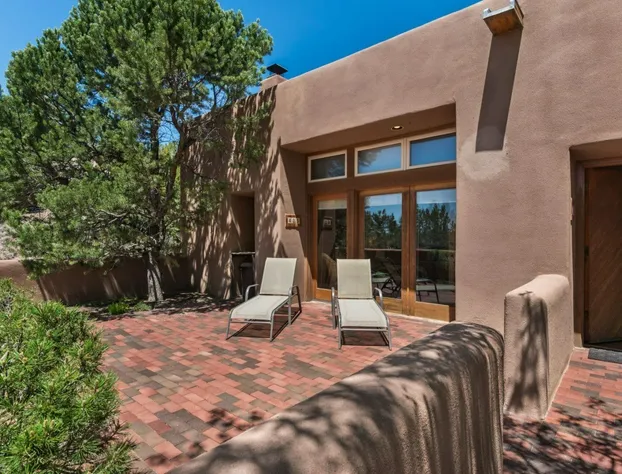 Acoma - Majestic Views, Near the Santa Fe Opera and Four Seasons in Tesuque hotel detail image 1