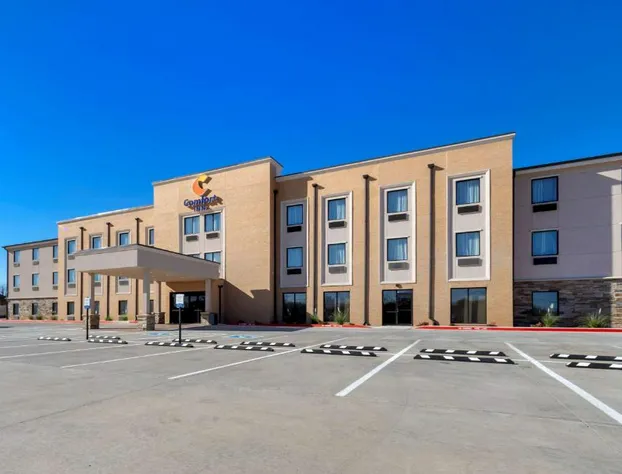 Comfort Inn & Suites Harrah hotel detail image 2