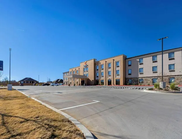 Comfort Inn & Suites Harrah hotel detail image 3