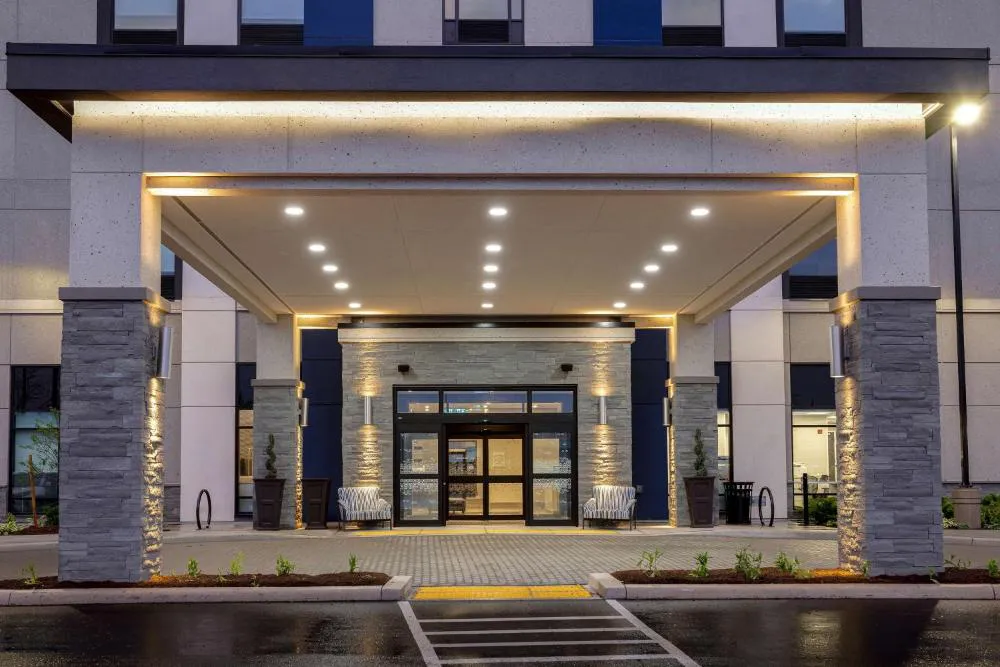 Hampton Inn & Suites by Hilton Burlington Toronto hotel hero