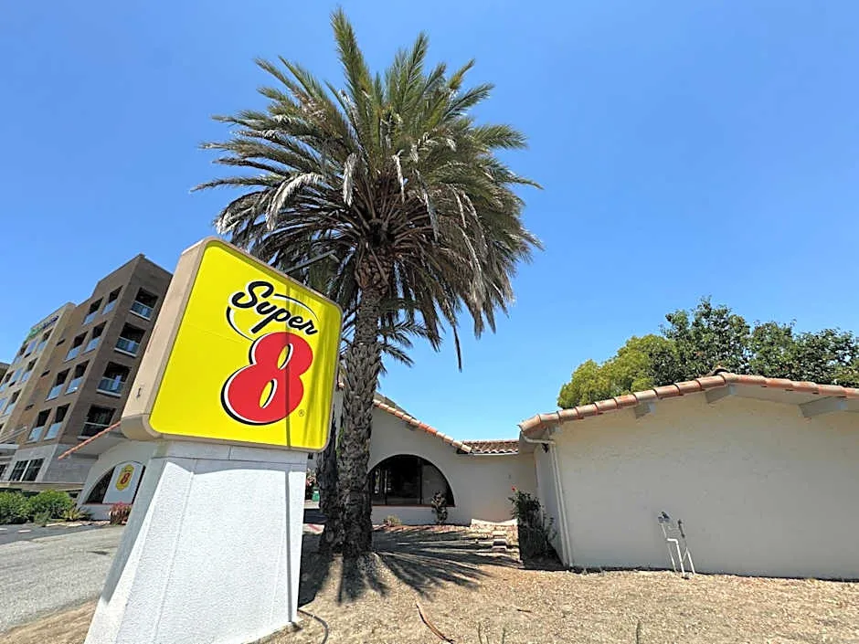 Super 8 by Wyndham San Jose Airport hotel hero