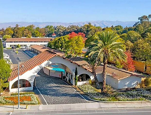 Super 8 by Wyndham San Jose Airport hotel detail image 2