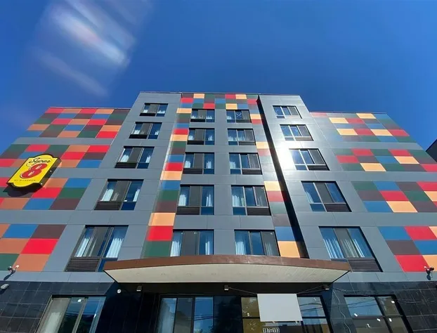 Super 8 by Wyndham Brooklyn Williamsburg hotel detail image 1