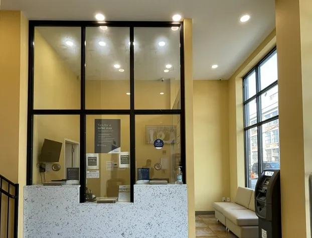 Super 8 by Wyndham Brooklyn Williamsburg hotel detail image 4