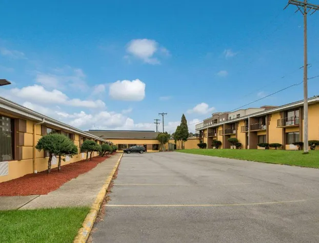 Suburban Studios Buffalo Airport hotel detail image 4