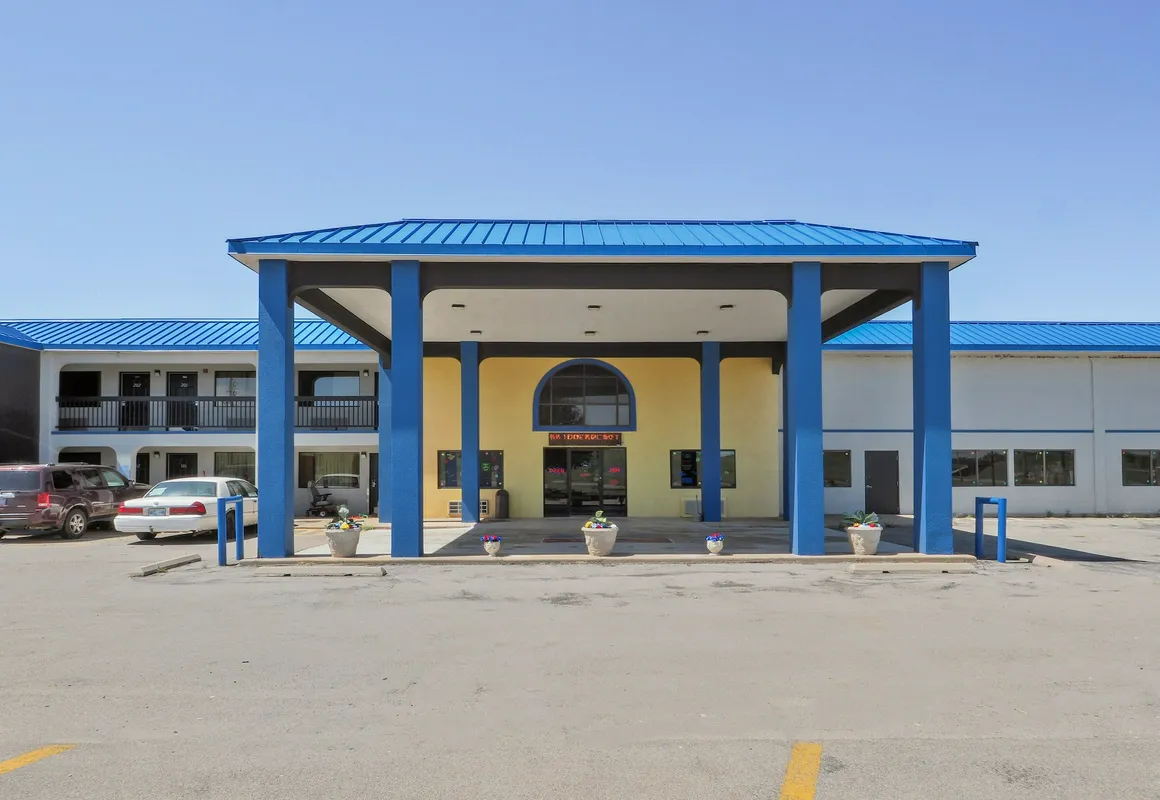 Lonestar Inn & Suites, Erick OK - Hwy 40 BY OYO hotel hero