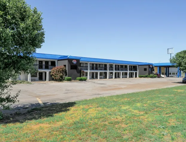 Lonestar Inn & Suites, Erick OK - Hwy 40 BY OYO hotel detail image 1