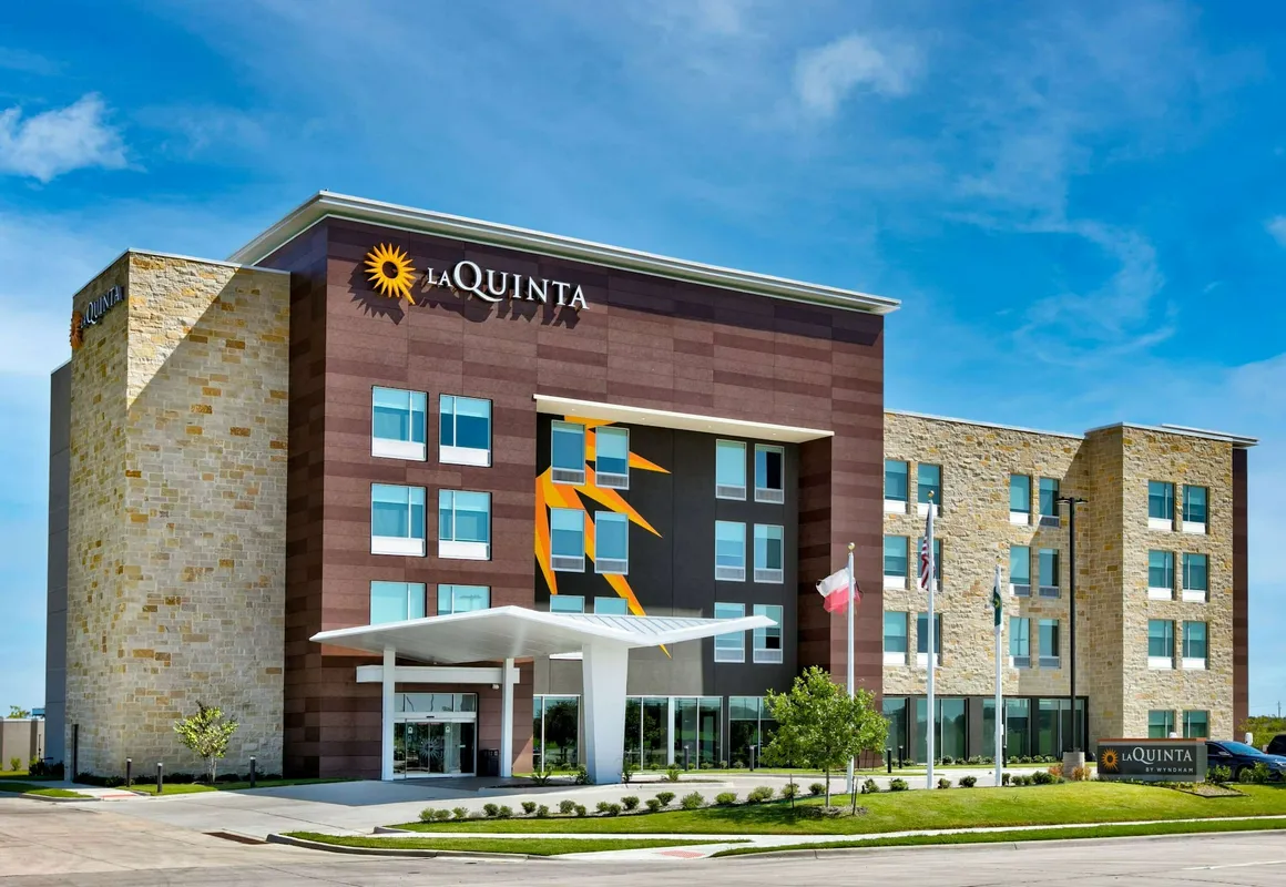 La Quinta Inn & Suites by Wyndham Terrell hotel hero