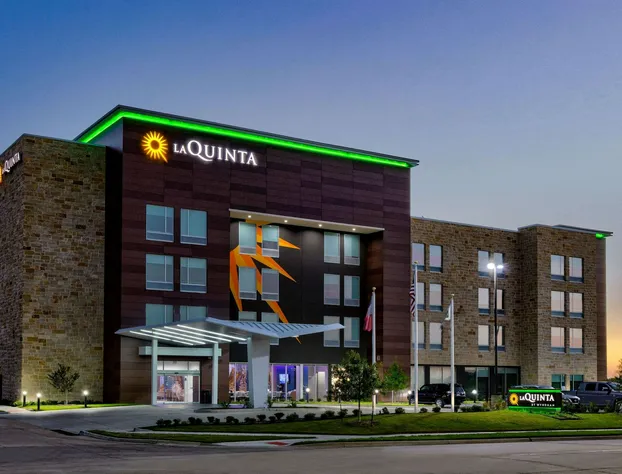 La Quinta Inn & Suites by Wyndham Terrell hotel detail image 1