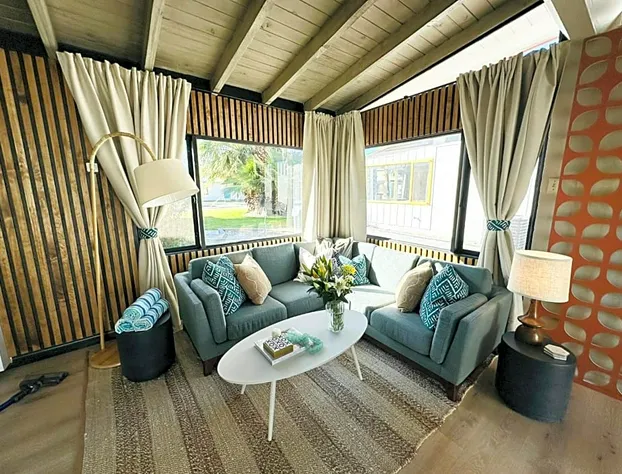 A PLACE IN THE SUN Garden Hotel - Big Units with Privacy Gardens & Heated Pool & Spa in 1 Acre Park Prime Location, PET Friendly hotel detail image 4