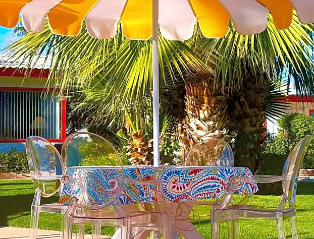 A PLACE IN THE SUN Garden Hotel - Big Units with Privacy Gardens & Heated Pool & Spa in 1 Acre Park Prime Location, PET Friendly hotel detail image 2