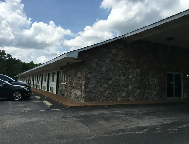 Colonial Inn hotel detail image 1