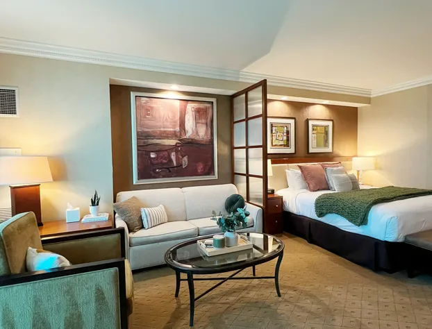 Classic Suite Signature Resort Pool View hotel detail image 3