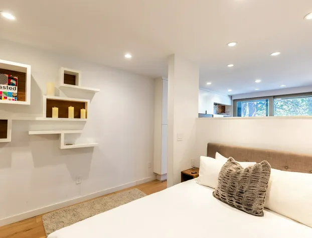 Modern Hotel-Style Studio - Timber Creek Lodge #210 Hotel Room hotel detail image 4