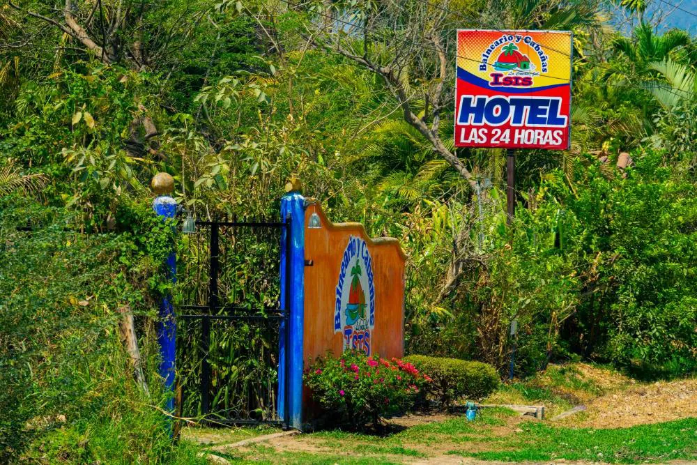 Balneario y Cabañas ISIS hotel hero
