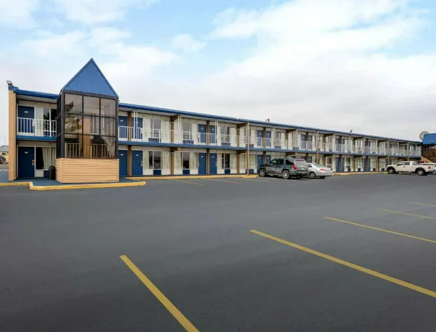 Days Inn by Wyndham Perrysburg/Toledo hotel detail image 1