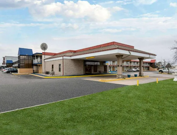 Days Inn by Wyndham Perrysburg/Toledo hotel detail image 2