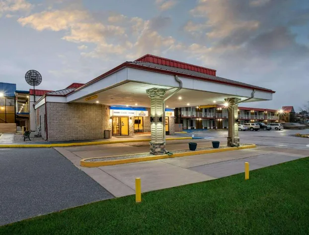 Days Inn by Wyndham Perrysburg/Toledo hotel detail image 4