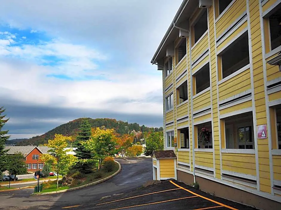 Hotel and Suites Les Laurentides hotel hero