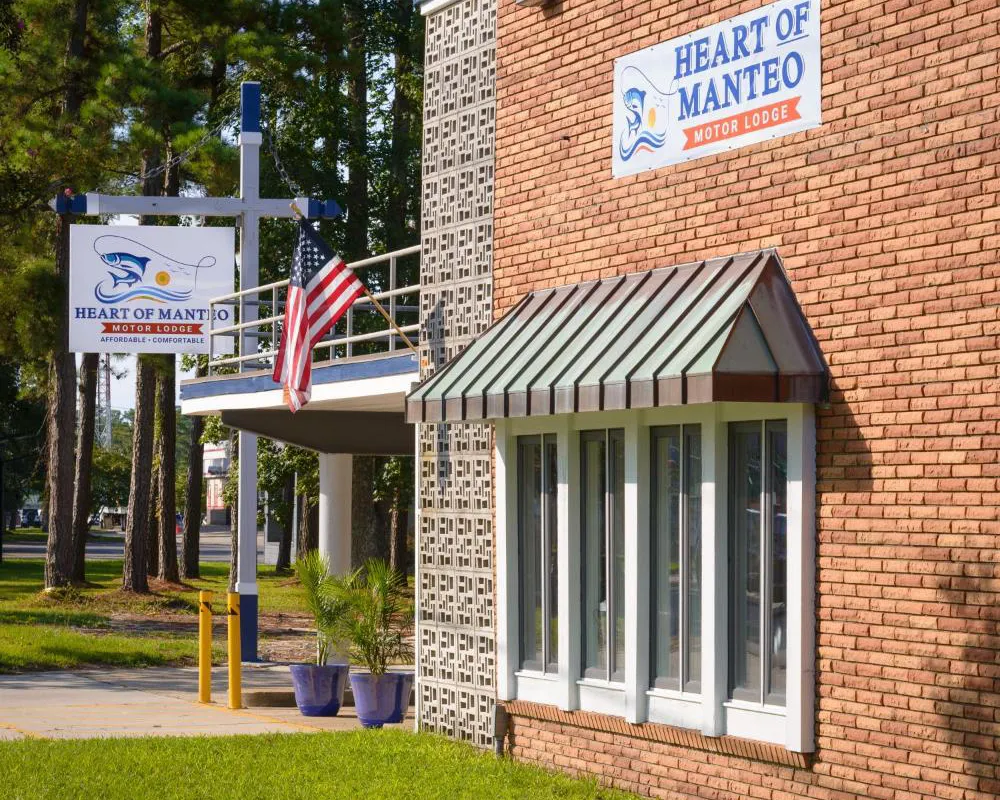 Heart of Manteo Motor Lodge hotel hero
