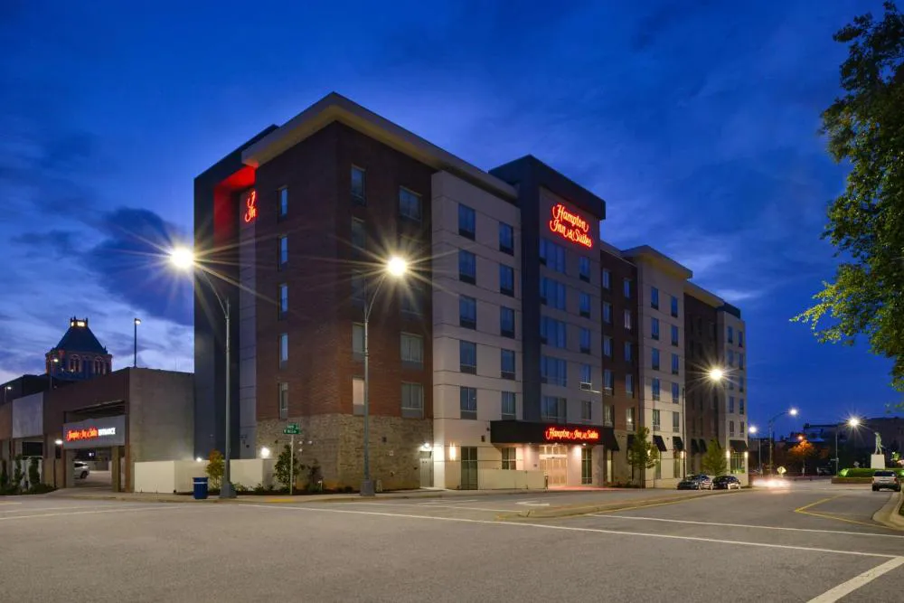 Hampton Inn & Suites Greensboro Downtown hotel hero