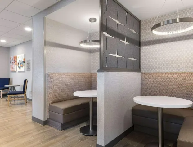 Hampton Inn & Suites St. Charles Old Town Area hotel detail image 1