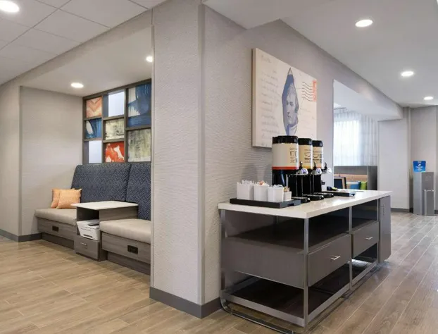 Hampton Inn & Suites St. Charles Old Town Area hotel detail image 3