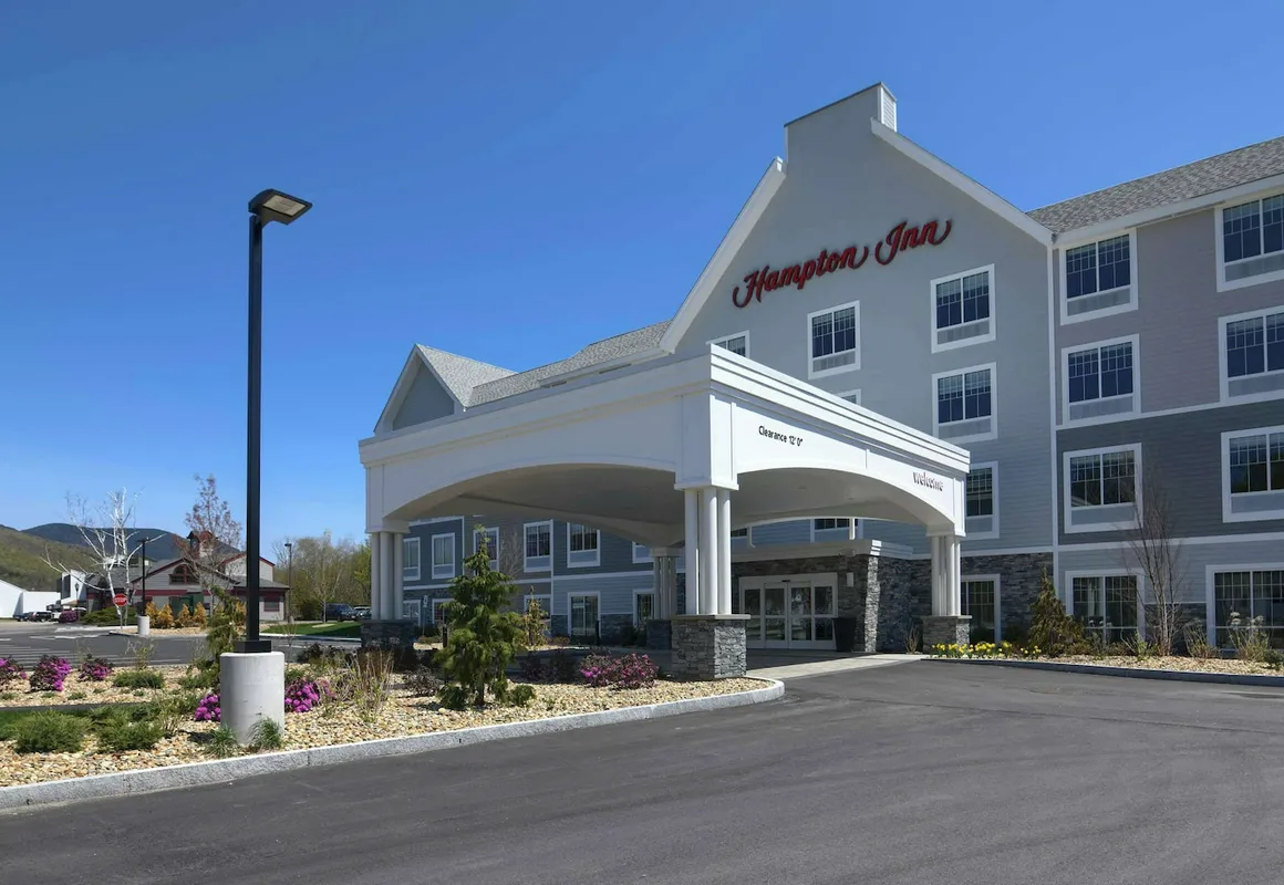 Hampton Inn Lincoln White Mountains hotel hero