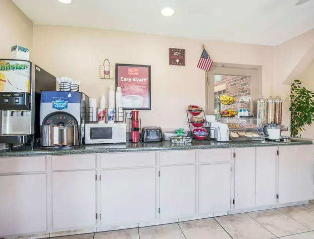 Econo Lodge hotel detail image 3