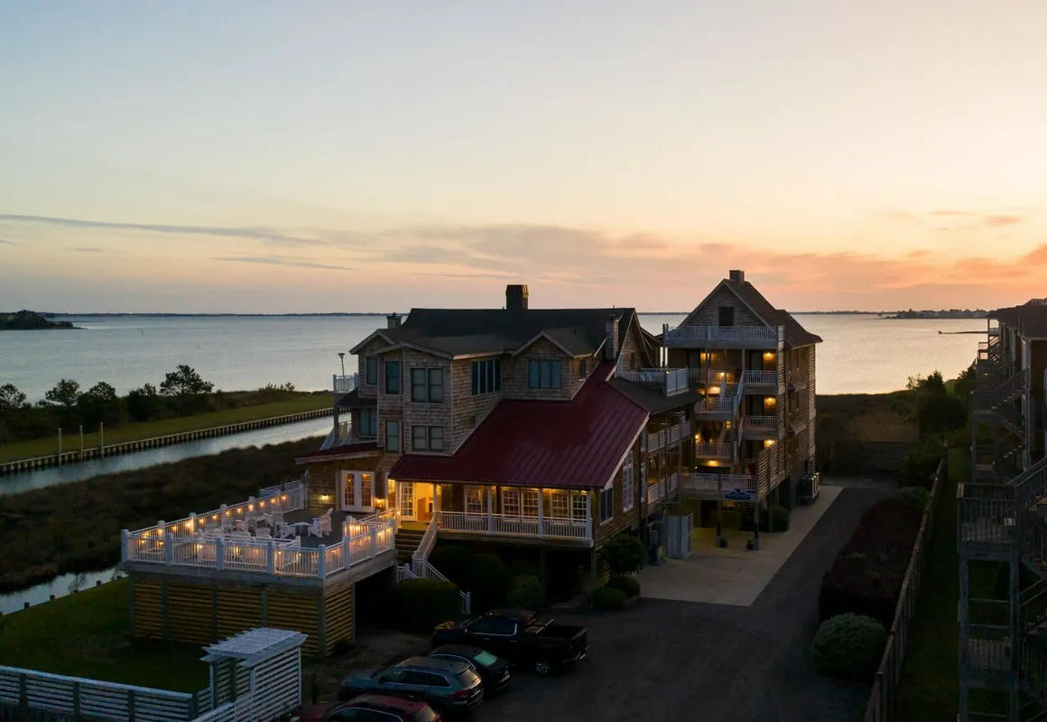 The Burrus House Inn Waterfront Suites hotel hero