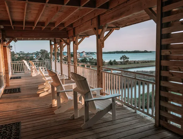 The Burrus House Inn Waterfront Suites hotel detail image 2