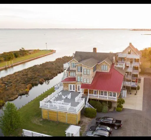 The Burrus House Inn Waterfront Suites hotel detail image 1